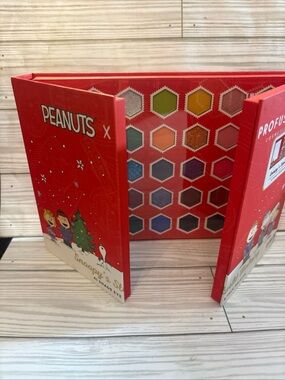 Peanuts Red Holiday Eyeshadow Collection with Multi-Color Pans